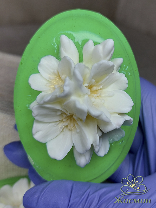 Подарочное мыло с цветами жасмина и маслом ши