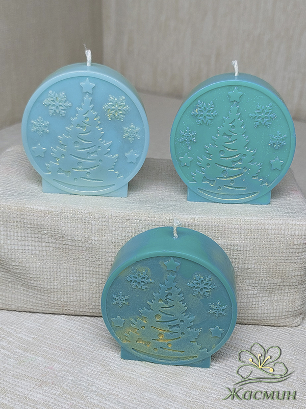 Свеча ручной работы новогодняя ель