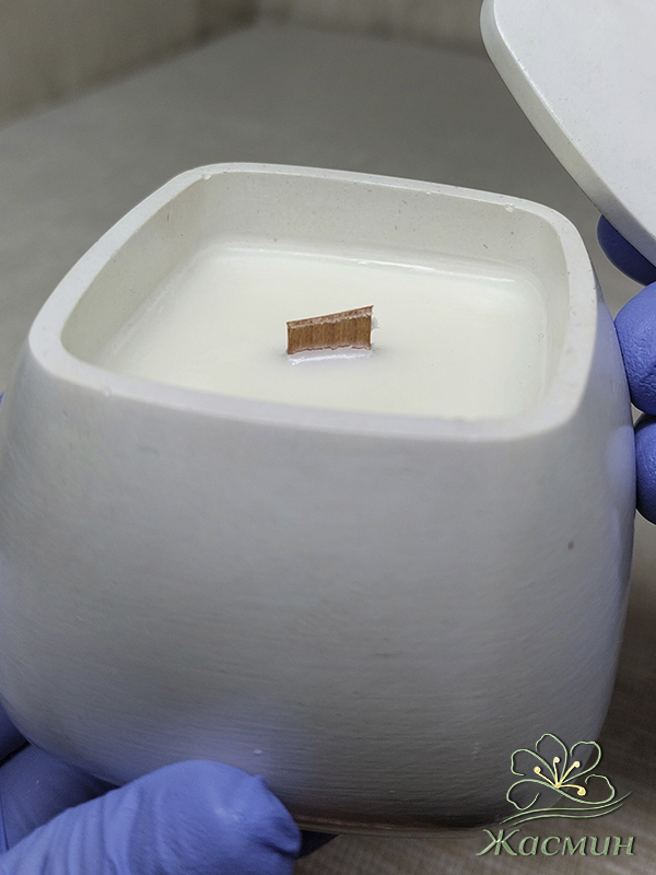 Свеча ручной работы лаванда с крышкой